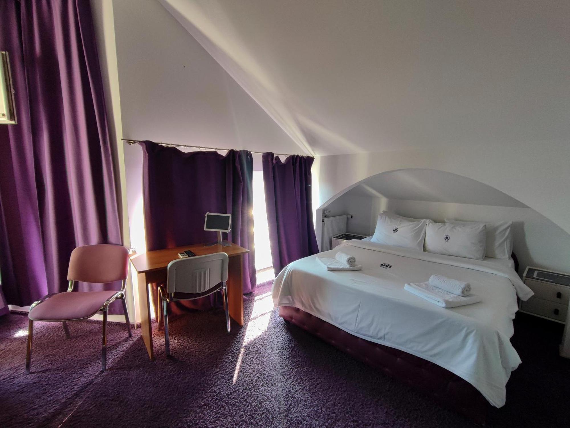 Iris Boutique Therme & Bucharest Otopeni Airport Buitenkant foto