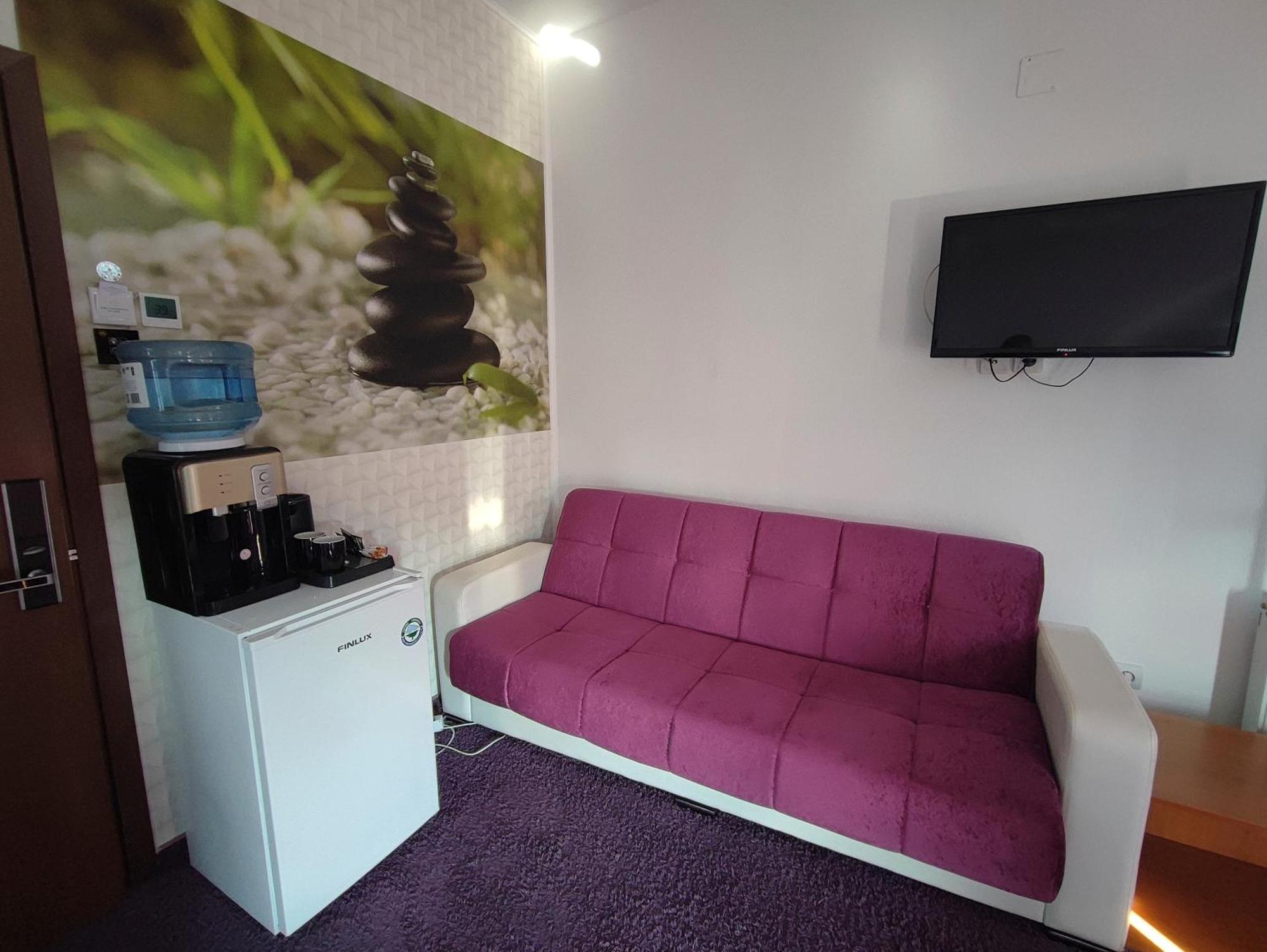 Iris Boutique Therme & Bucharest Otopeni Airport Buitenkant foto