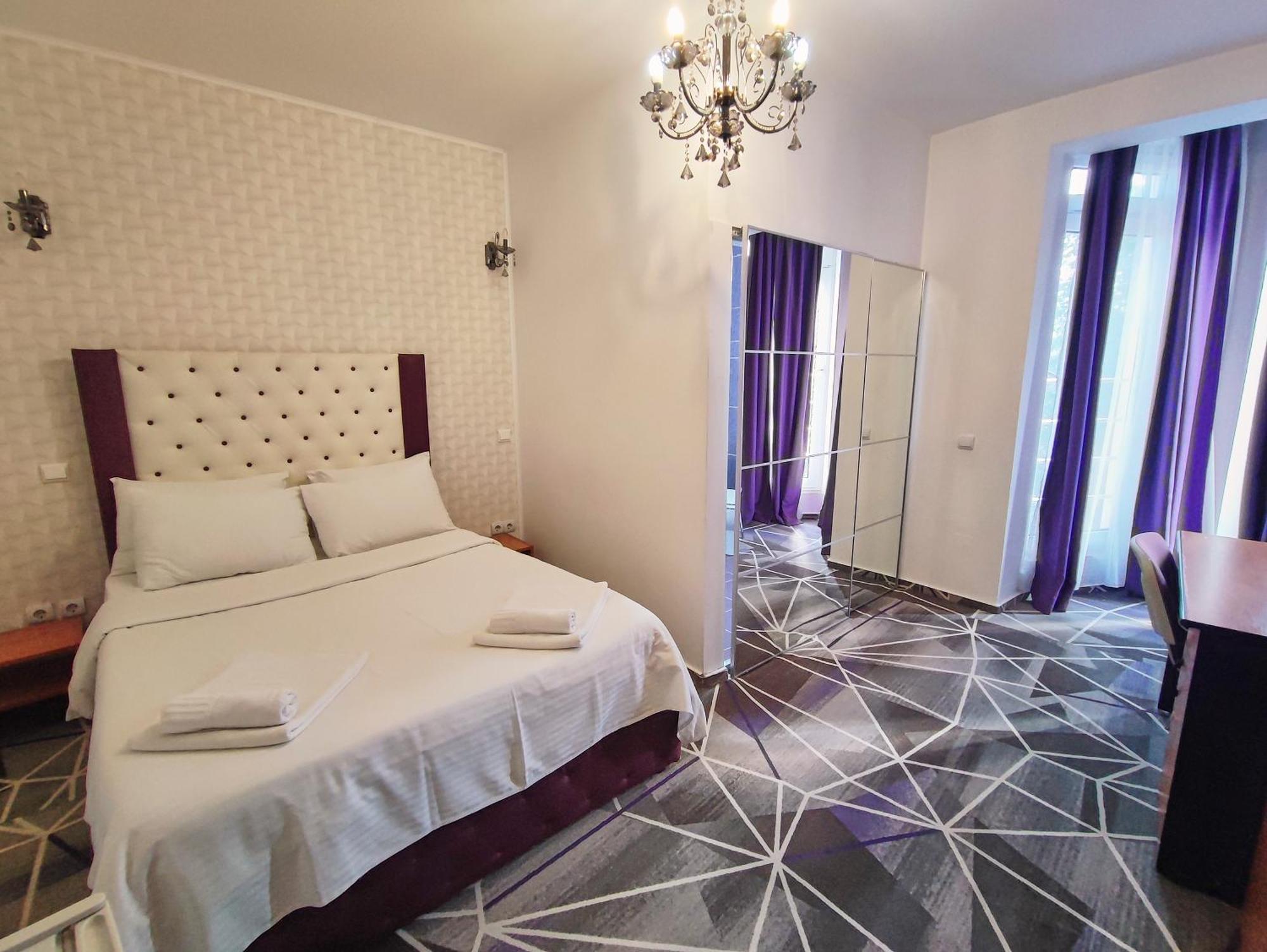 Iris Boutique Therme & Bucharest Otopeni Airport Buitenkant foto