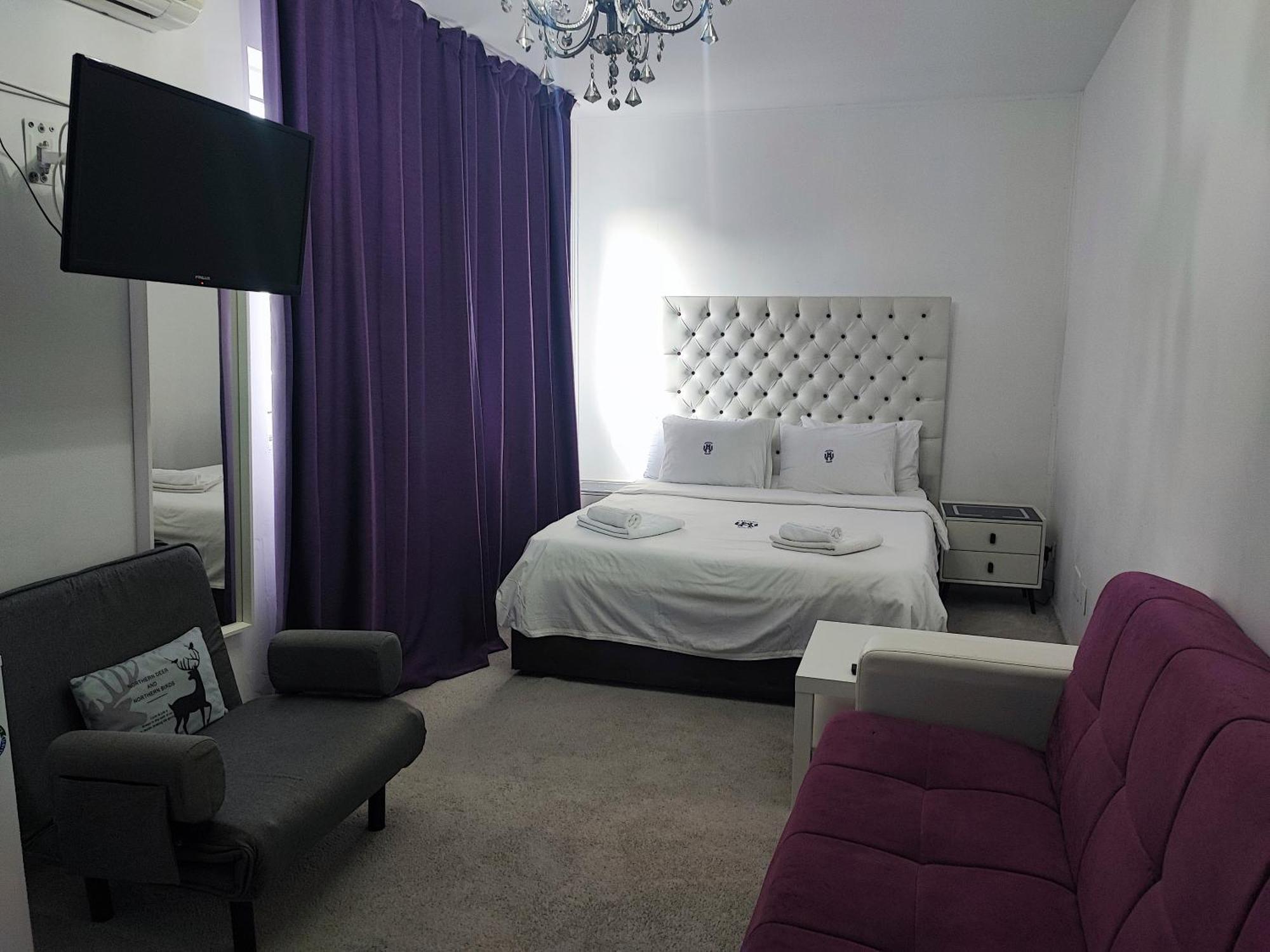 Iris Boutique Therme & Bucharest Otopeni Airport Buitenkant foto