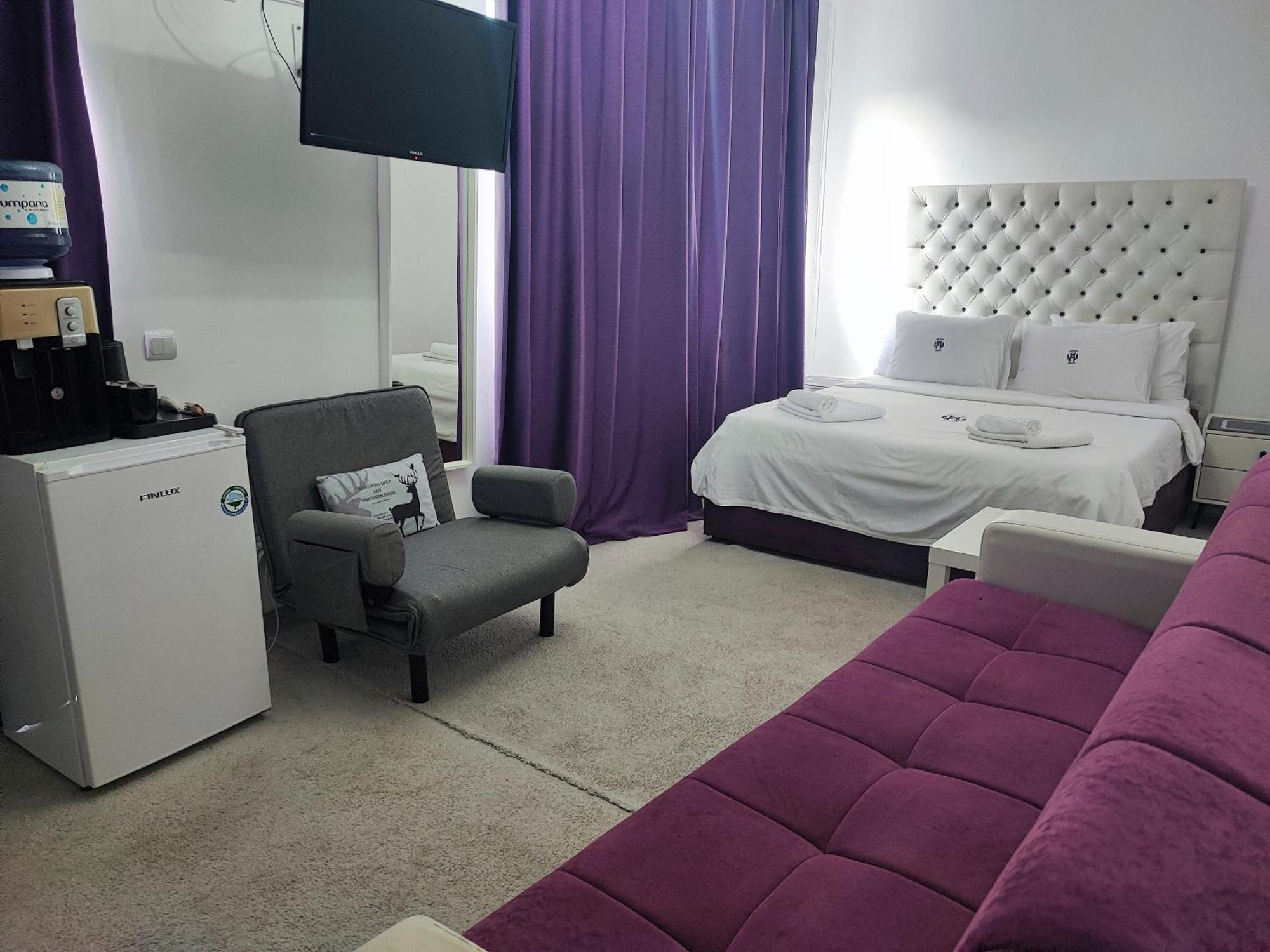 Iris Boutique Therme & Bucharest Otopeni Airport Buitenkant foto