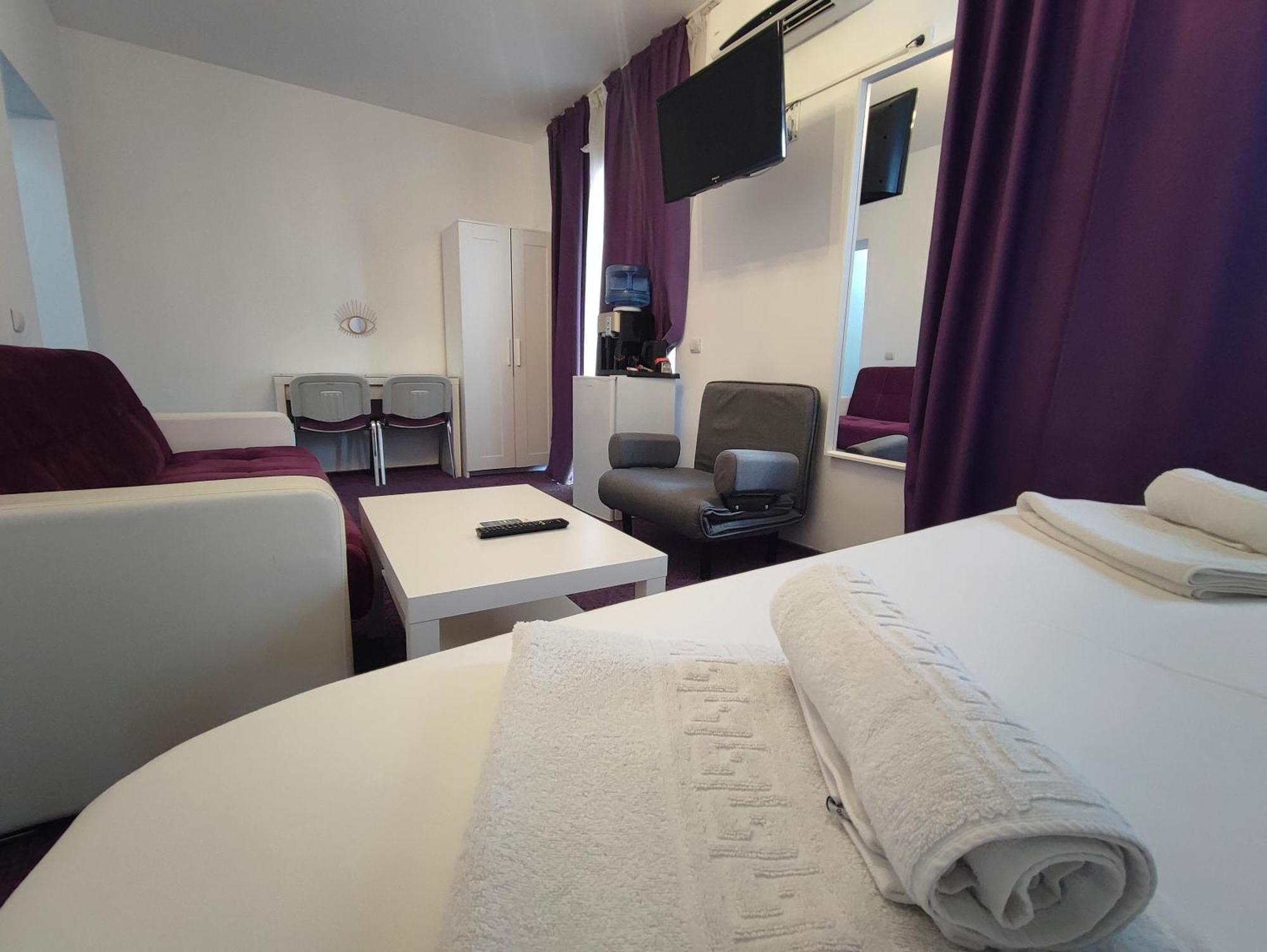 Iris Boutique Therme & Bucharest Otopeni Airport Buitenkant foto