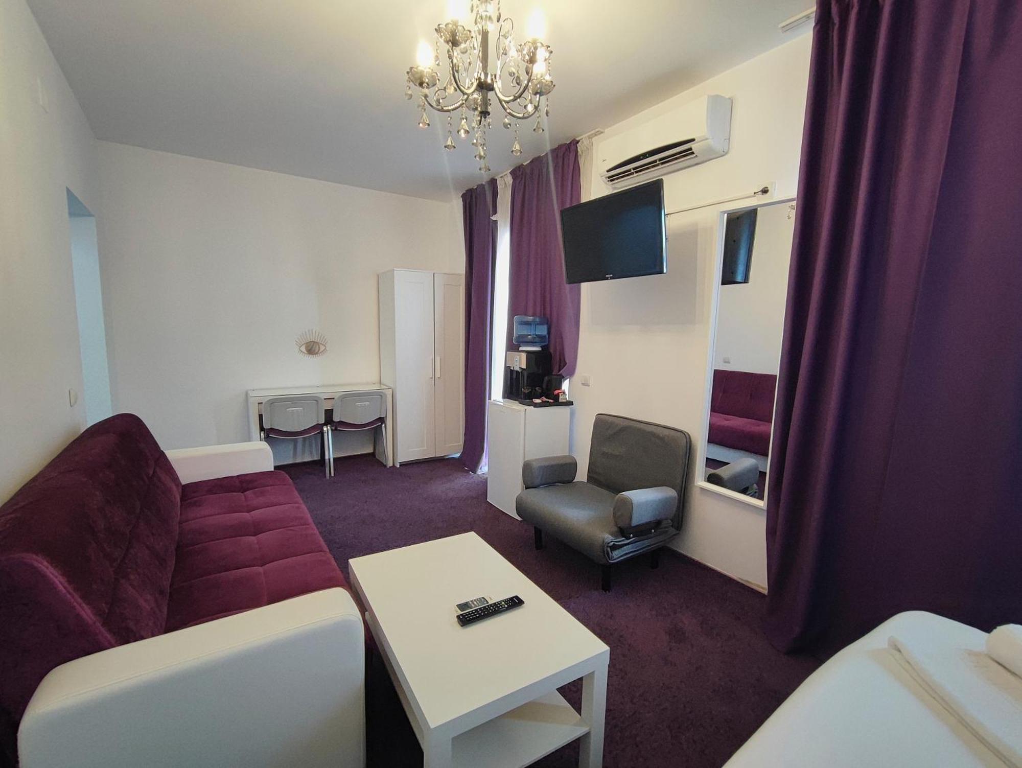 Iris Boutique Therme & Bucharest Otopeni Airport Buitenkant foto