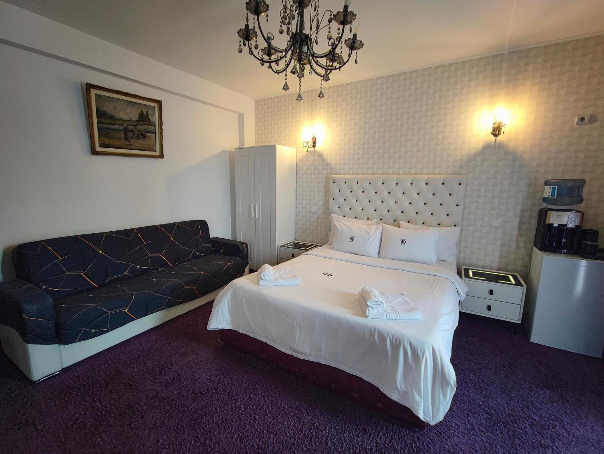 Iris Boutique Therme & Bucharest Otopeni Airport Buitenkant foto