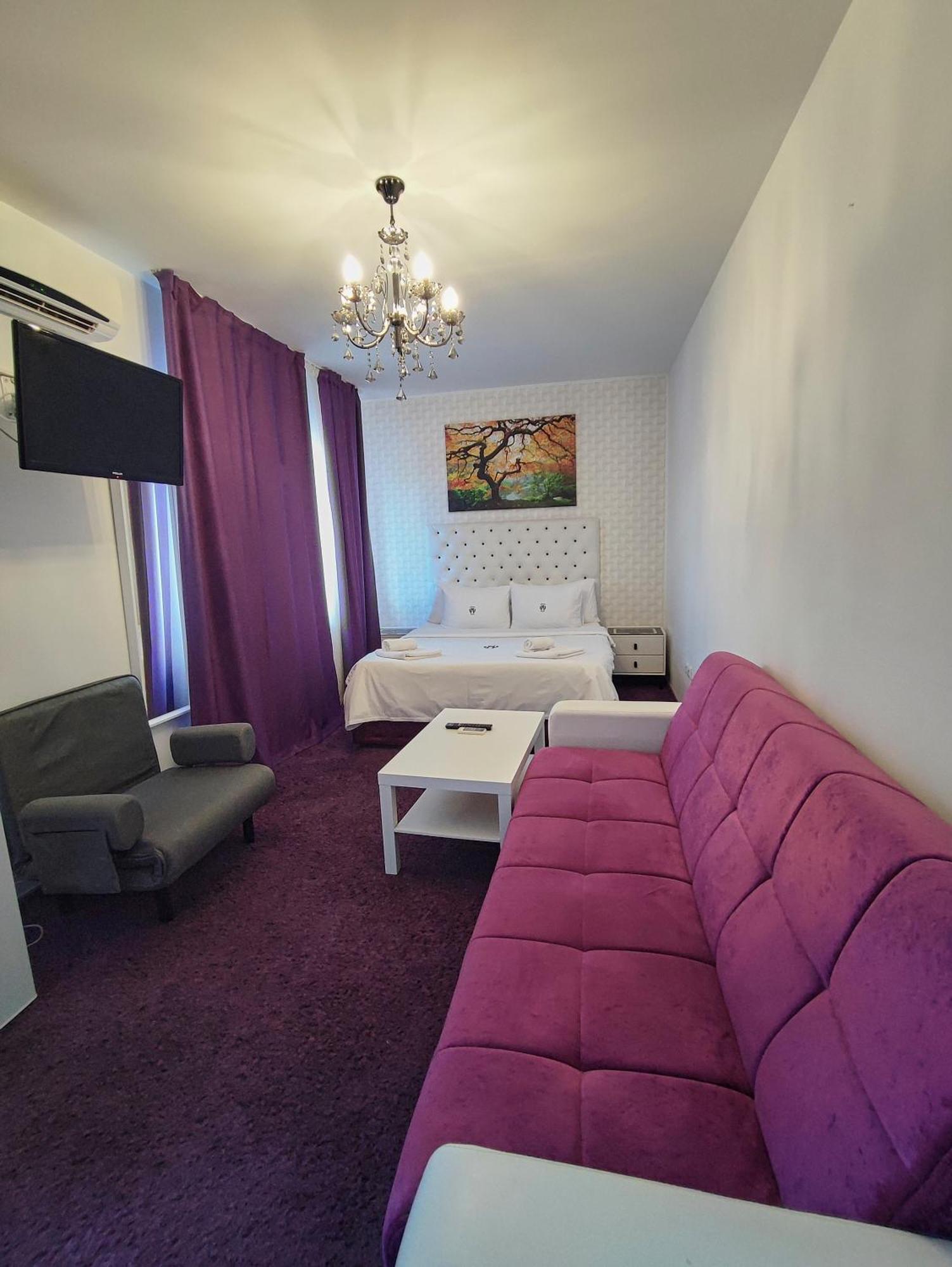 Iris Boutique Therme & Bucharest Otopeni Airport Buitenkant foto