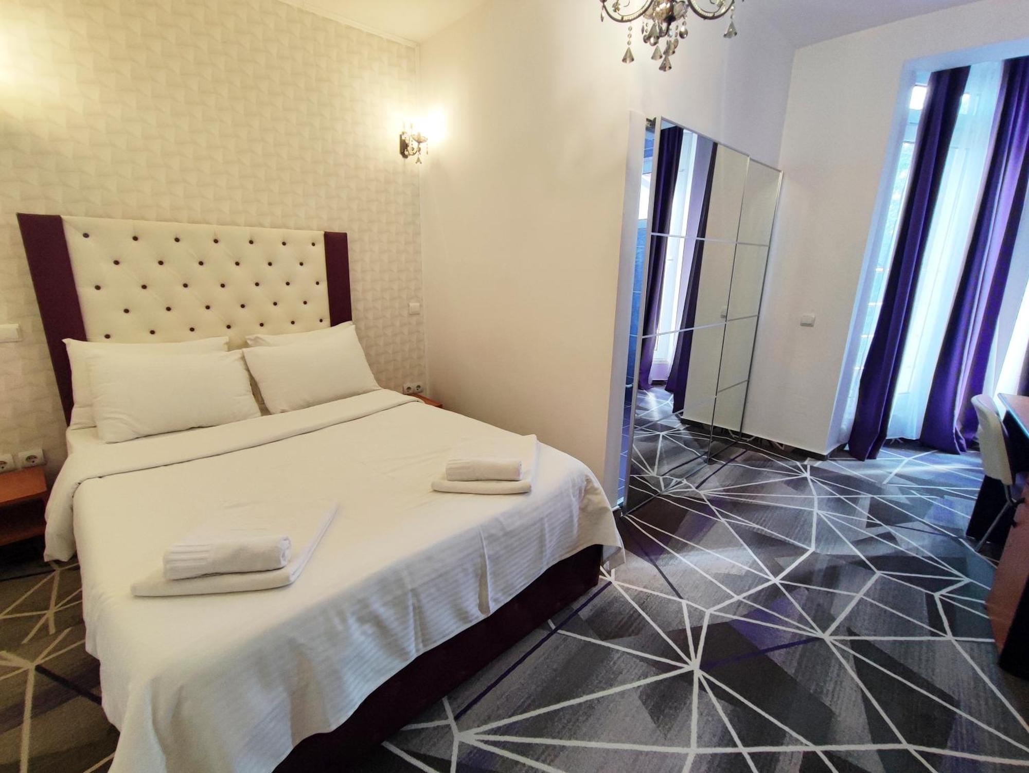 Iris Boutique Therme & Bucharest Otopeni Airport Buitenkant foto
