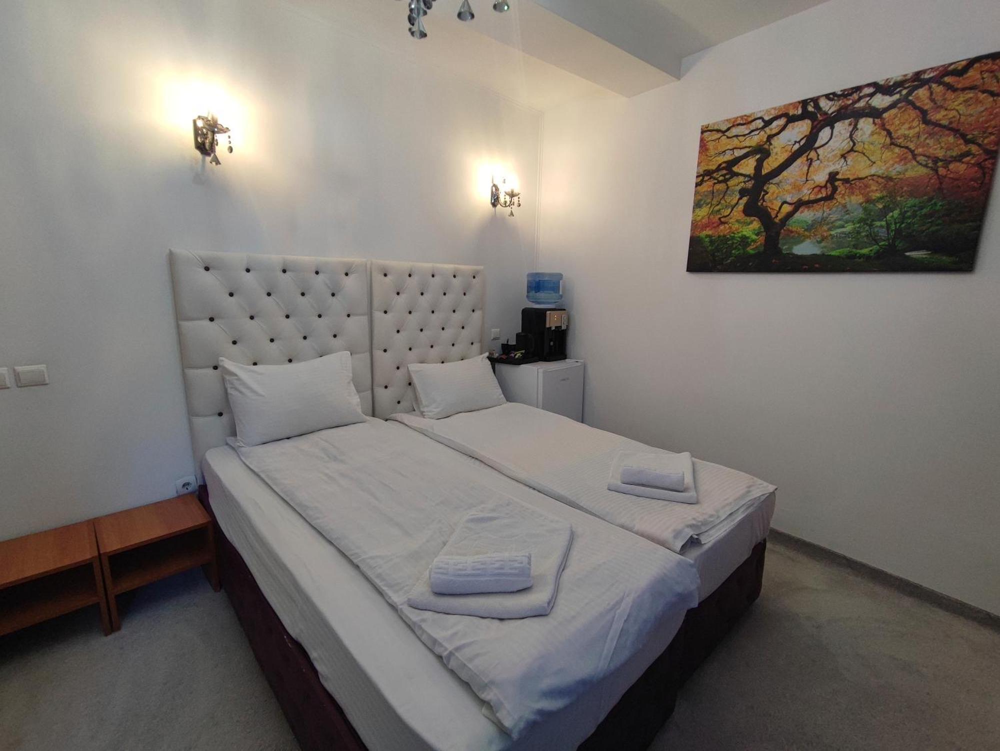 Iris Boutique Therme & Bucharest Otopeni Airport Buitenkant foto