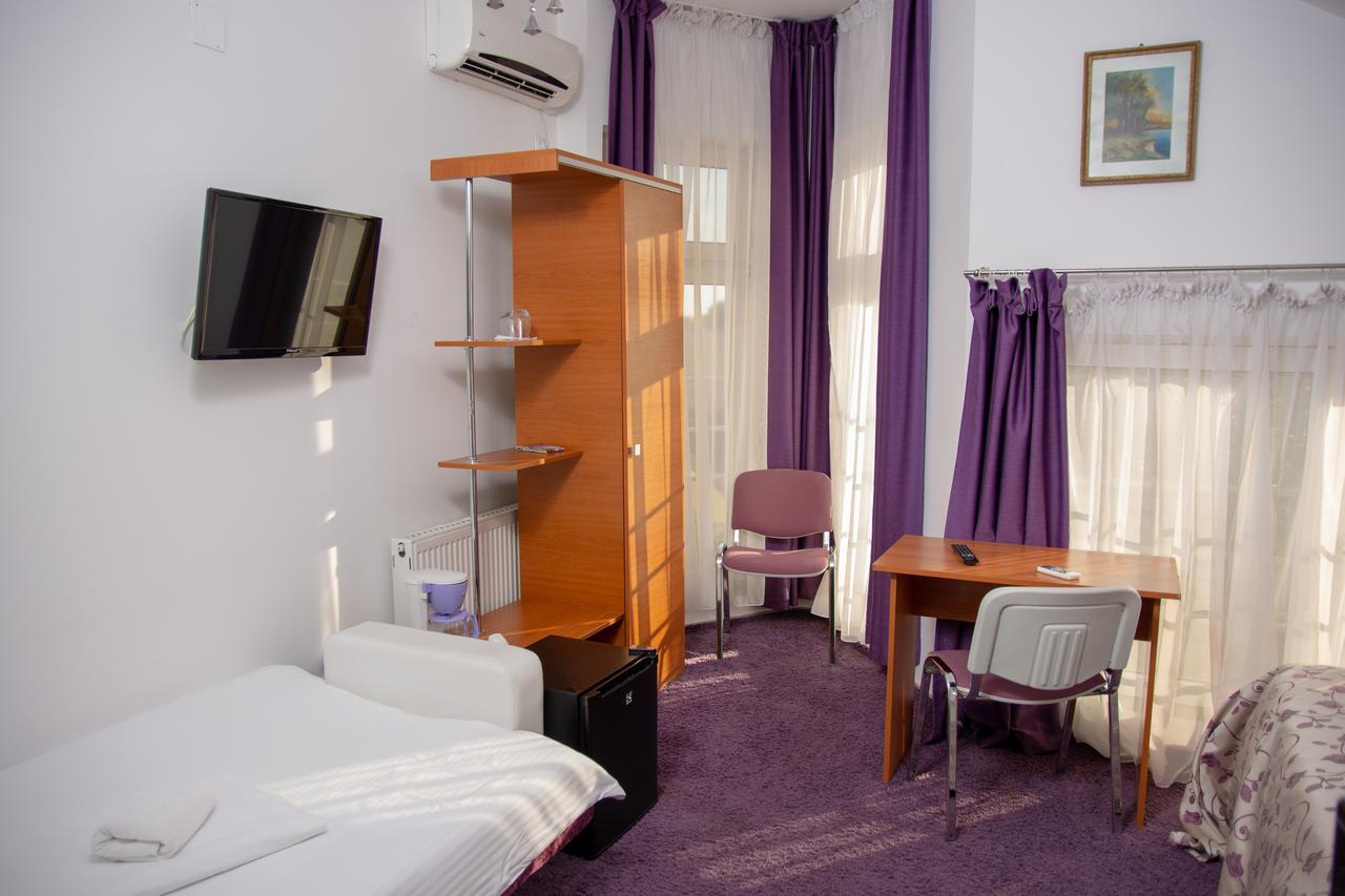 Iris Boutique Therme & Bucharest Otopeni Airport Buitenkant foto