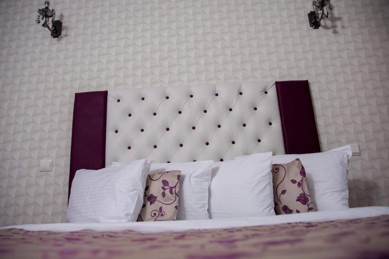 Iris Boutique Therme & Bucharest Otopeni Airport Buitenkant foto
