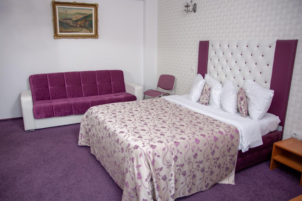 Iris Boutique Therme & Bucharest Otopeni Airport Buitenkant foto