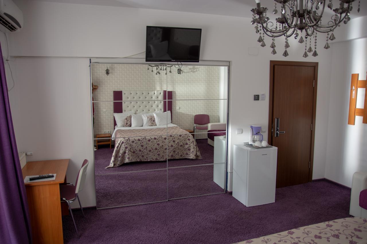Iris Boutique Therme & Bucharest Otopeni Airport Buitenkant foto
