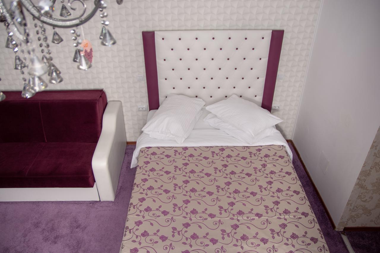 Iris Boutique Therme & Bucharest Otopeni Airport Buitenkant foto