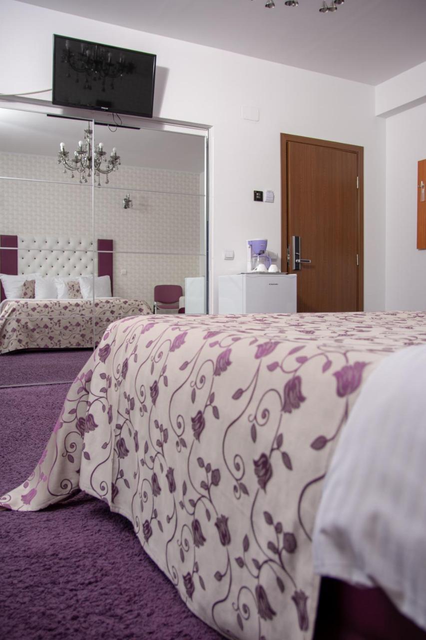 Iris Boutique Therme & Bucharest Otopeni Airport Buitenkant foto