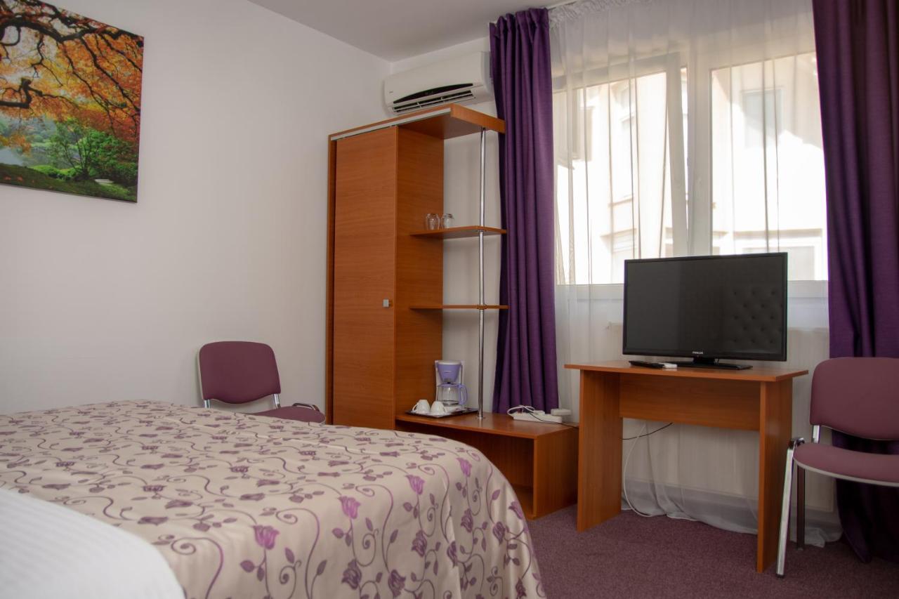 Iris Boutique Therme & Bucharest Otopeni Airport Buitenkant foto